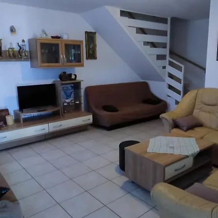 House Vugrinec With Garden And Parking Sisan