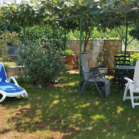 House Vugrinec With Garden And Parking