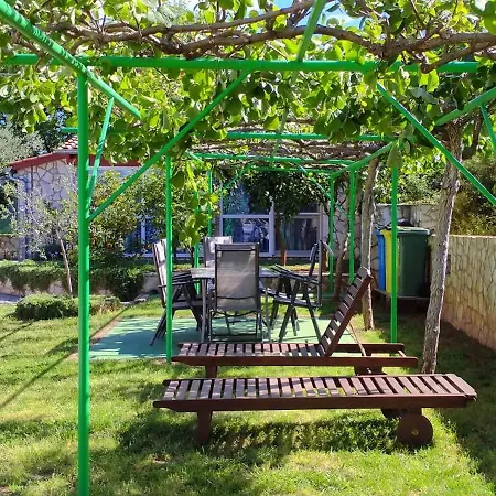 House Vugrinec With Garden And Parking Sisan